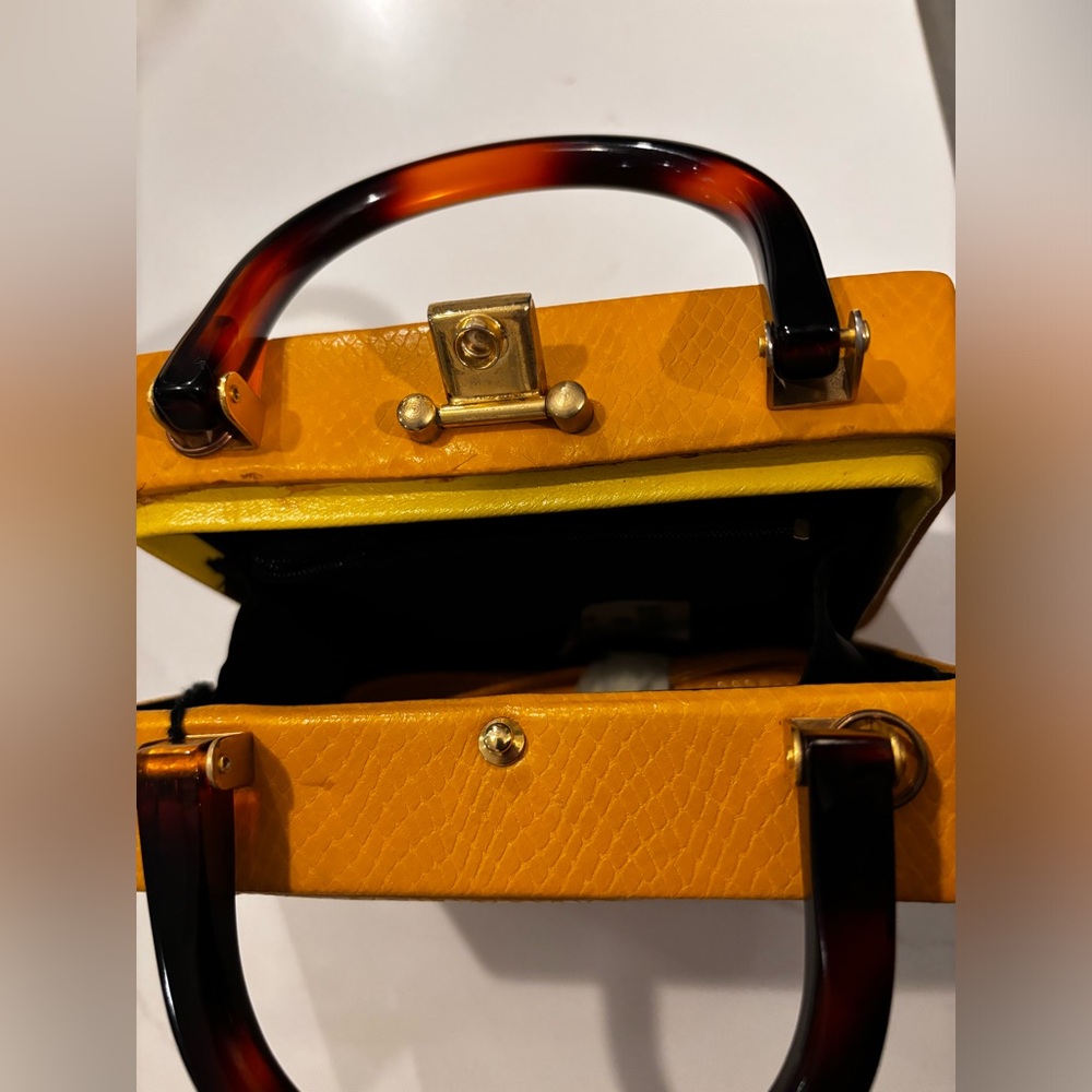 Sorpresa NY square/rectangular mini hand bag with tortoise shell like handles - Picture 6 of 7